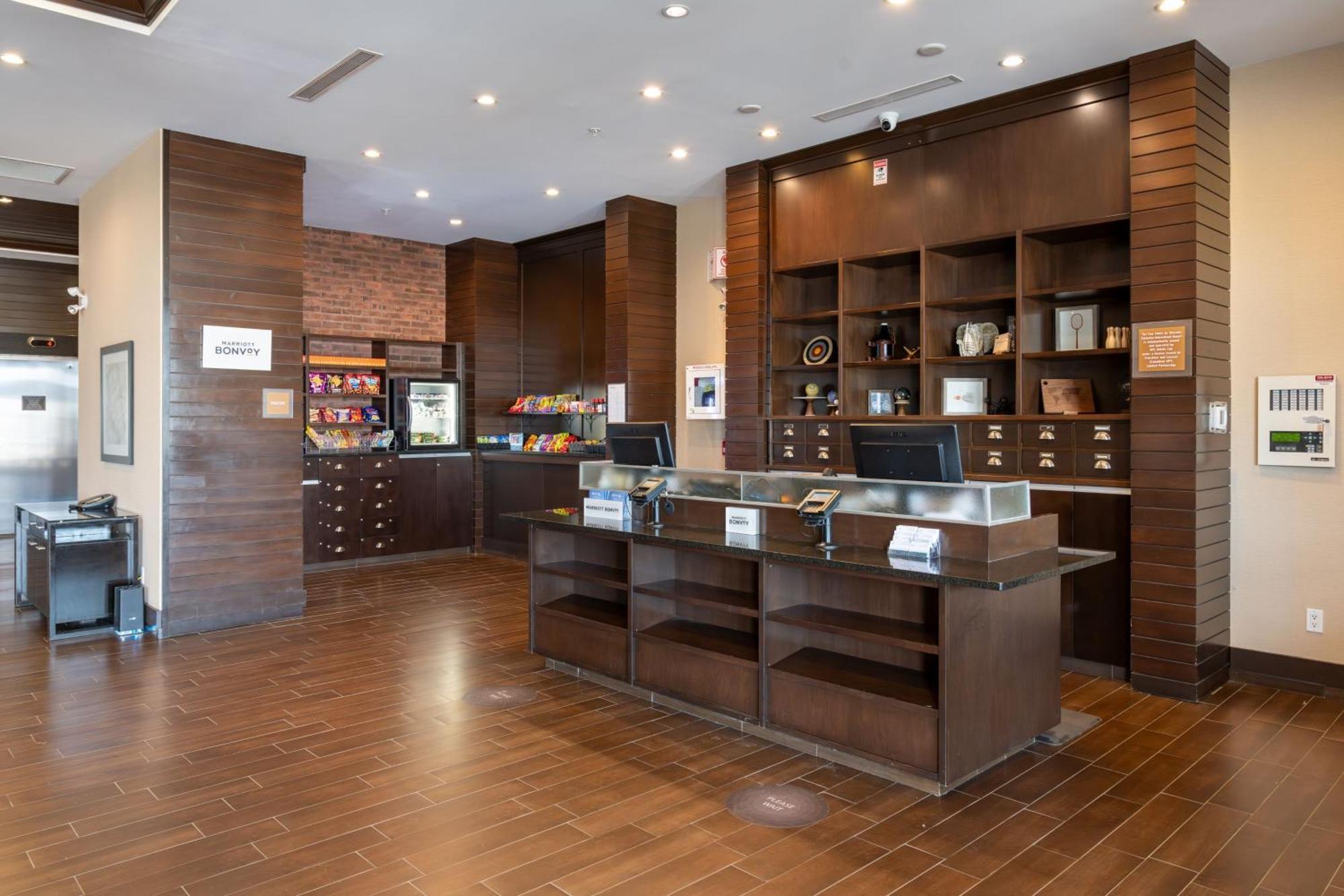 ניסקו Four Points By Sheraton Edmonton International Airport מראה חיצוני תמונה