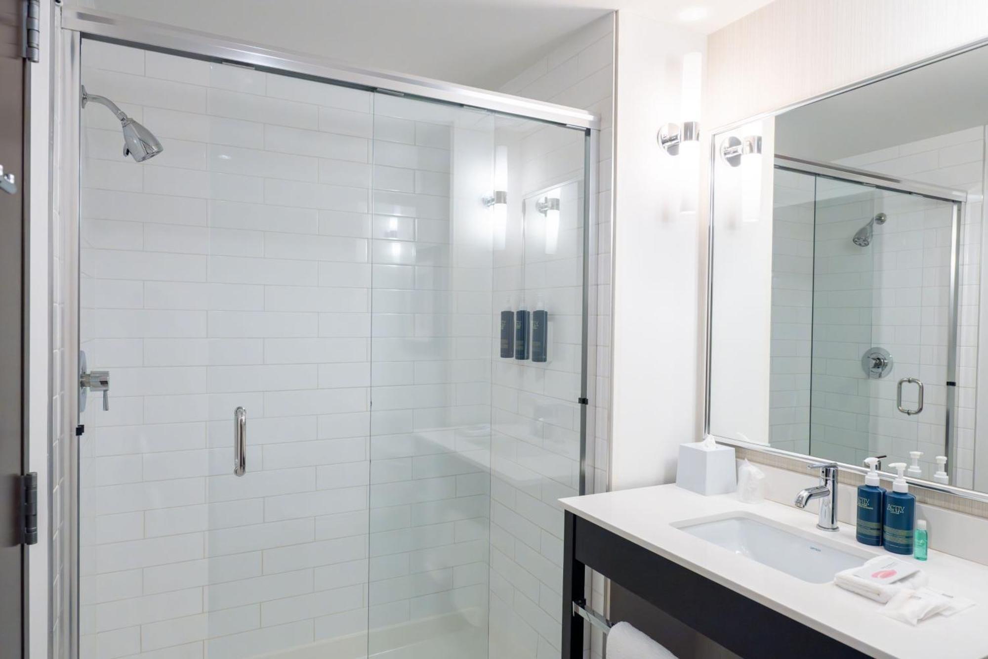 ניסקו Four Points By Sheraton Edmonton International Airport מראה חיצוני תמונה