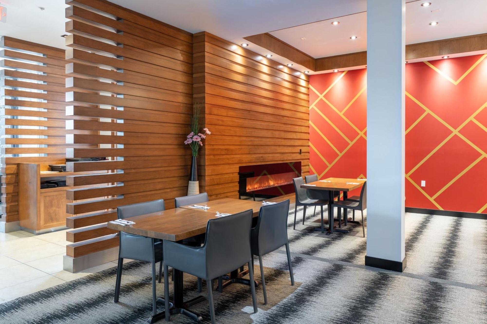 ניסקו Four Points By Sheraton Edmonton International Airport מראה חיצוני תמונה