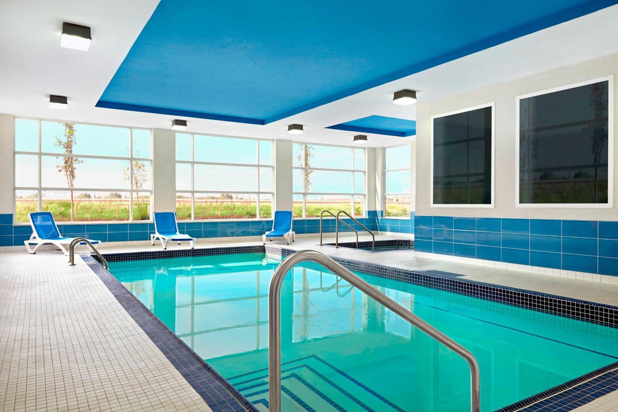 ניסקו Four Points By Sheraton Edmonton International Airport מראה חיצוני תמונה