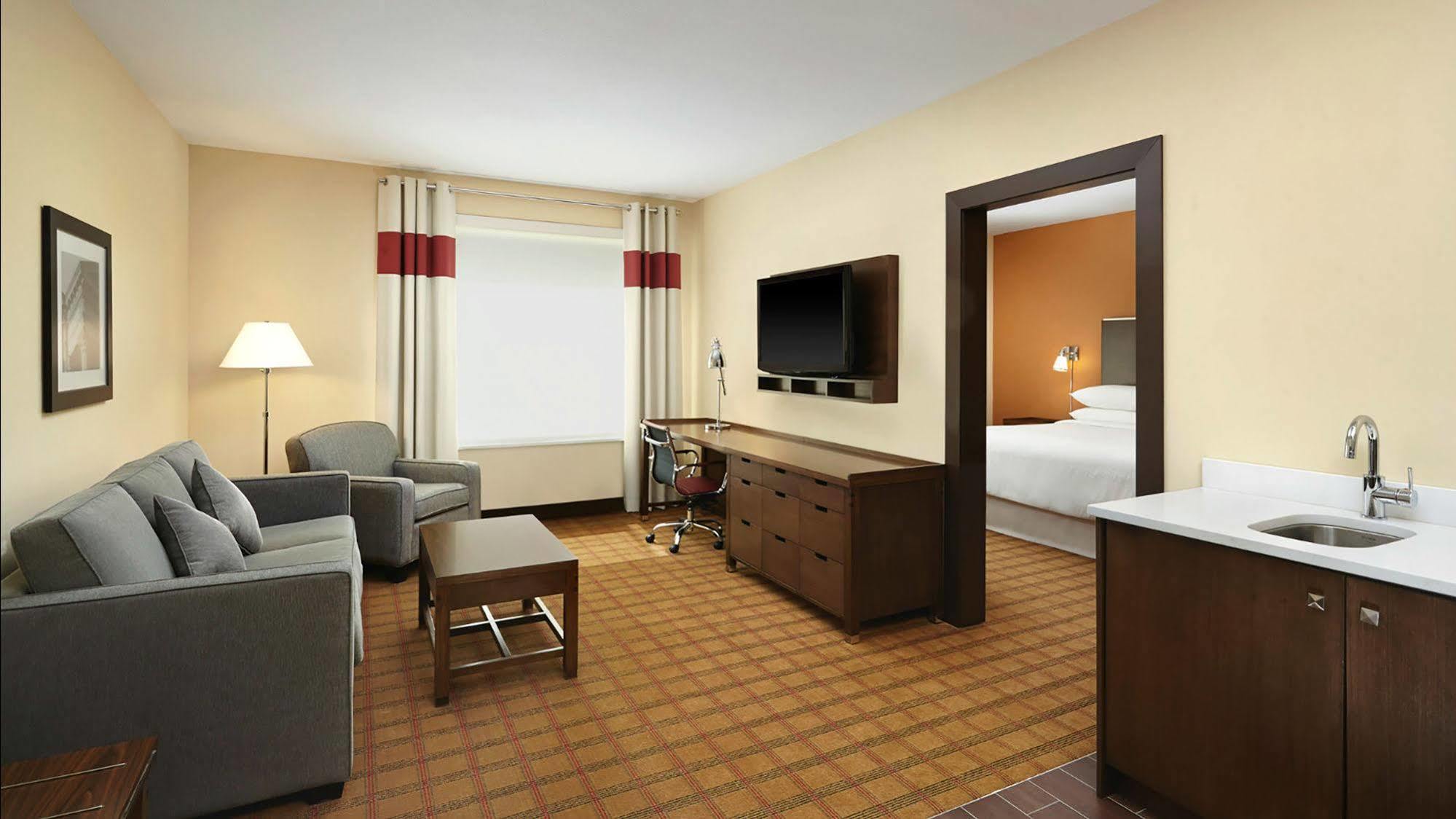 ניסקו Four Points By Sheraton Edmonton International Airport מראה חיצוני תמונה