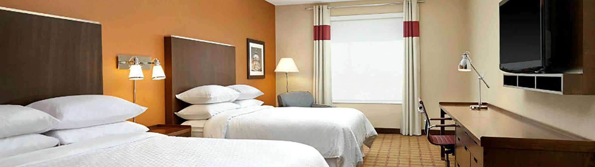 ניסקו Four Points By Sheraton Edmonton International Airport מראה חיצוני תמונה